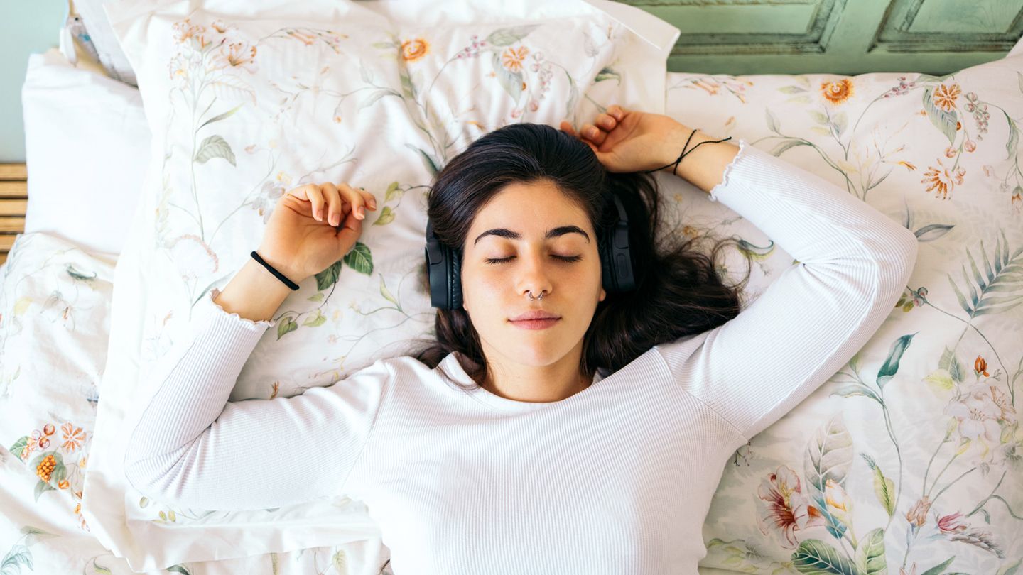 A 20-Minute Meditation for Relaxing Before Sleep